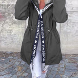 Ležerna jakna s kapuljačom i vezicom u uzorku slova