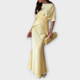 Finja - Top s otvorenim ramenima i prednjim čvorom te suknjom