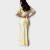 Finja - Top s otvorenim ramenima i prednjim čvorom te suknjom