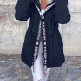 Ležerna jakna s kapuljačom i vezicom u uzorku slova