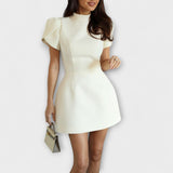 Aurora - Mini haljina s izrezom na leđima, mašnom i kratkim rukavima