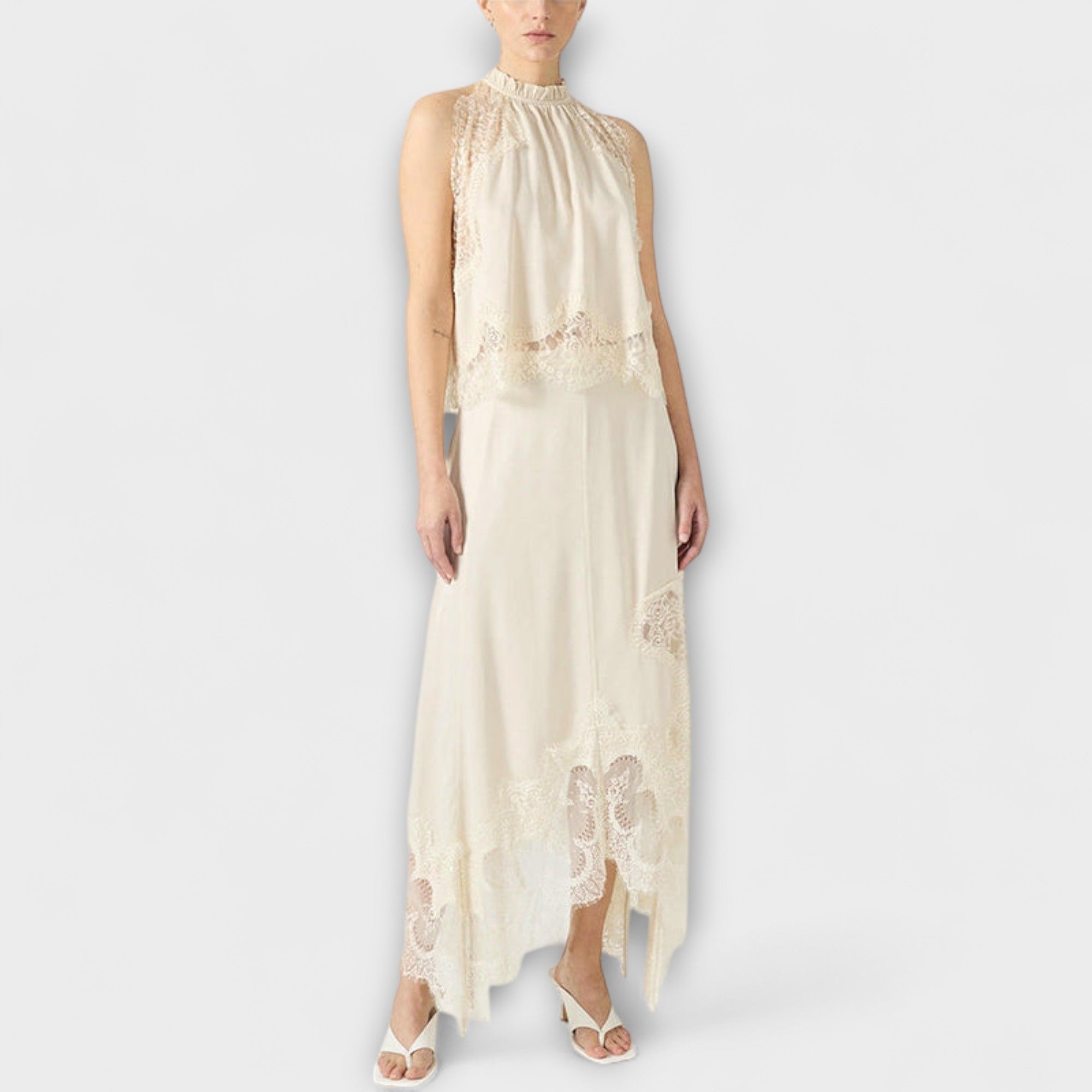 Kaia - Satin bluzica s čipkastim detaljima i plisiranim izrezom u setu