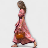 Elegantna ružičasta maxi haljina s kratkim rukavima