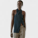 Hannah - Plavi Halter Neck Top s Izrezom na Leđima