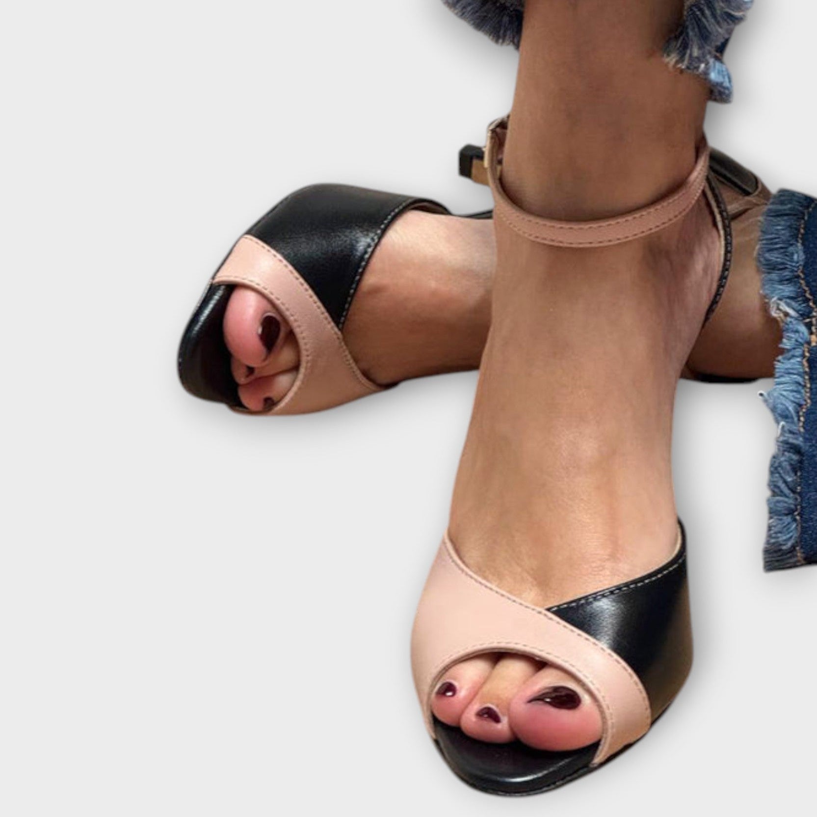 Noirella – Dvobojna elegancija u ružičastoj