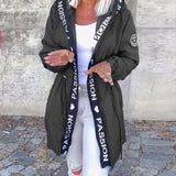 Ležerna jakna s kapuljačom i vezicom u uzorku slova