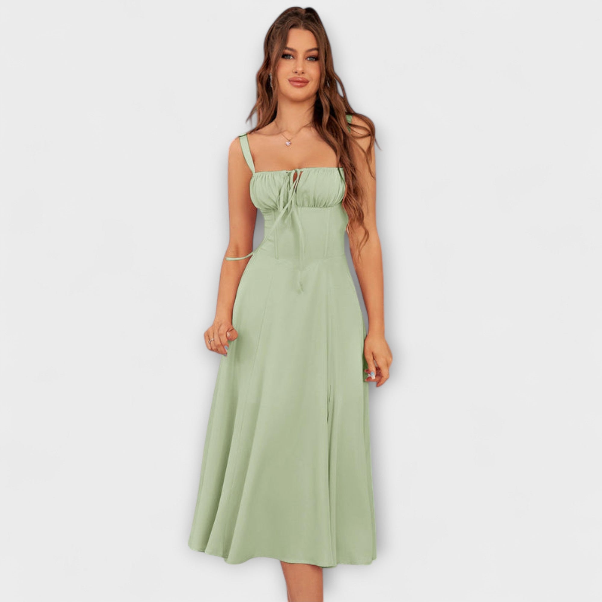 Nada - Haljina s volanima i detaljem proreza