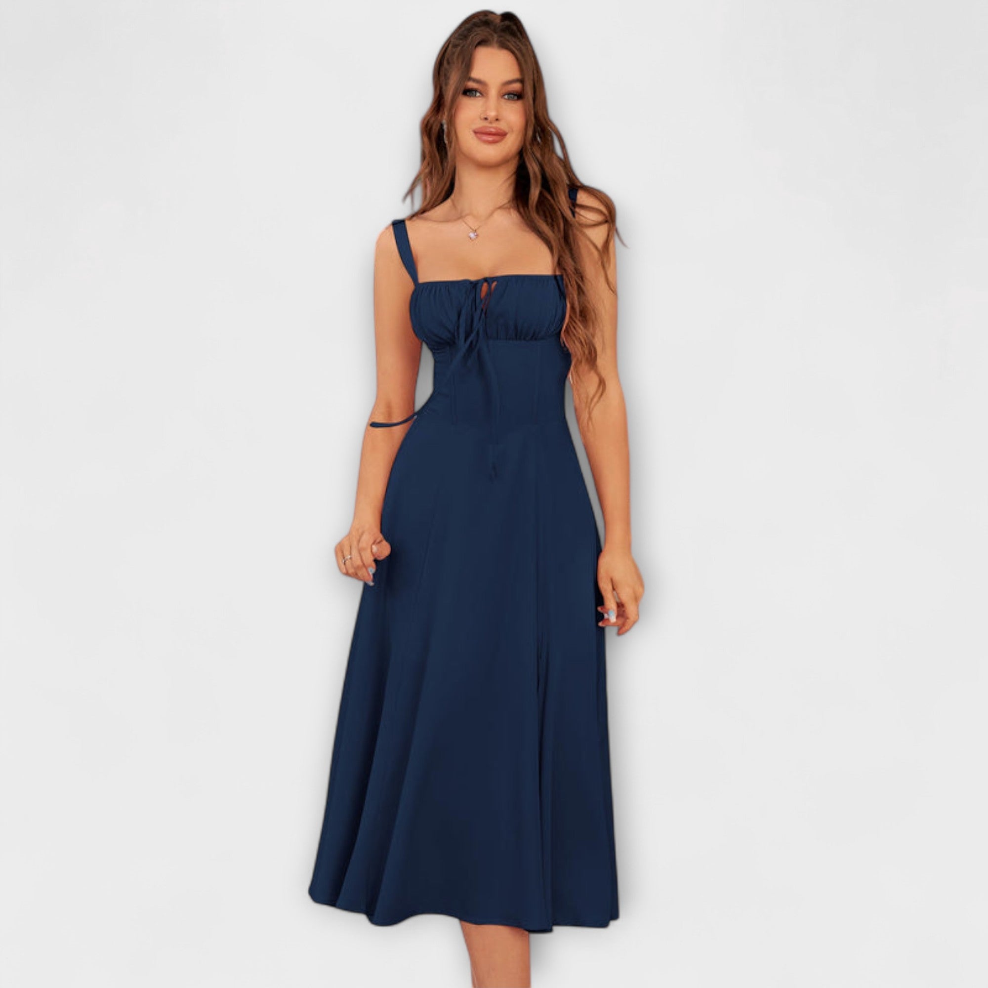 Nada - Haljina s volanima i detaljem proreza