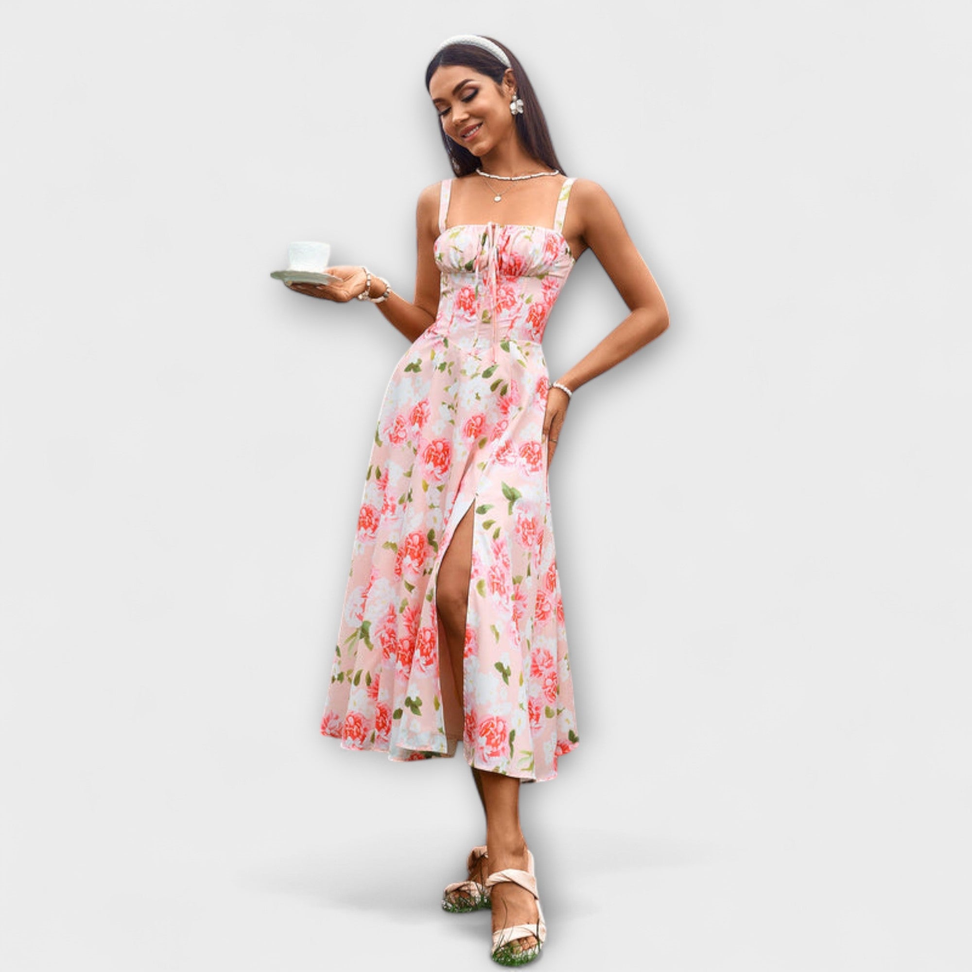 Nada - Haljina s volanima i detaljem proreza