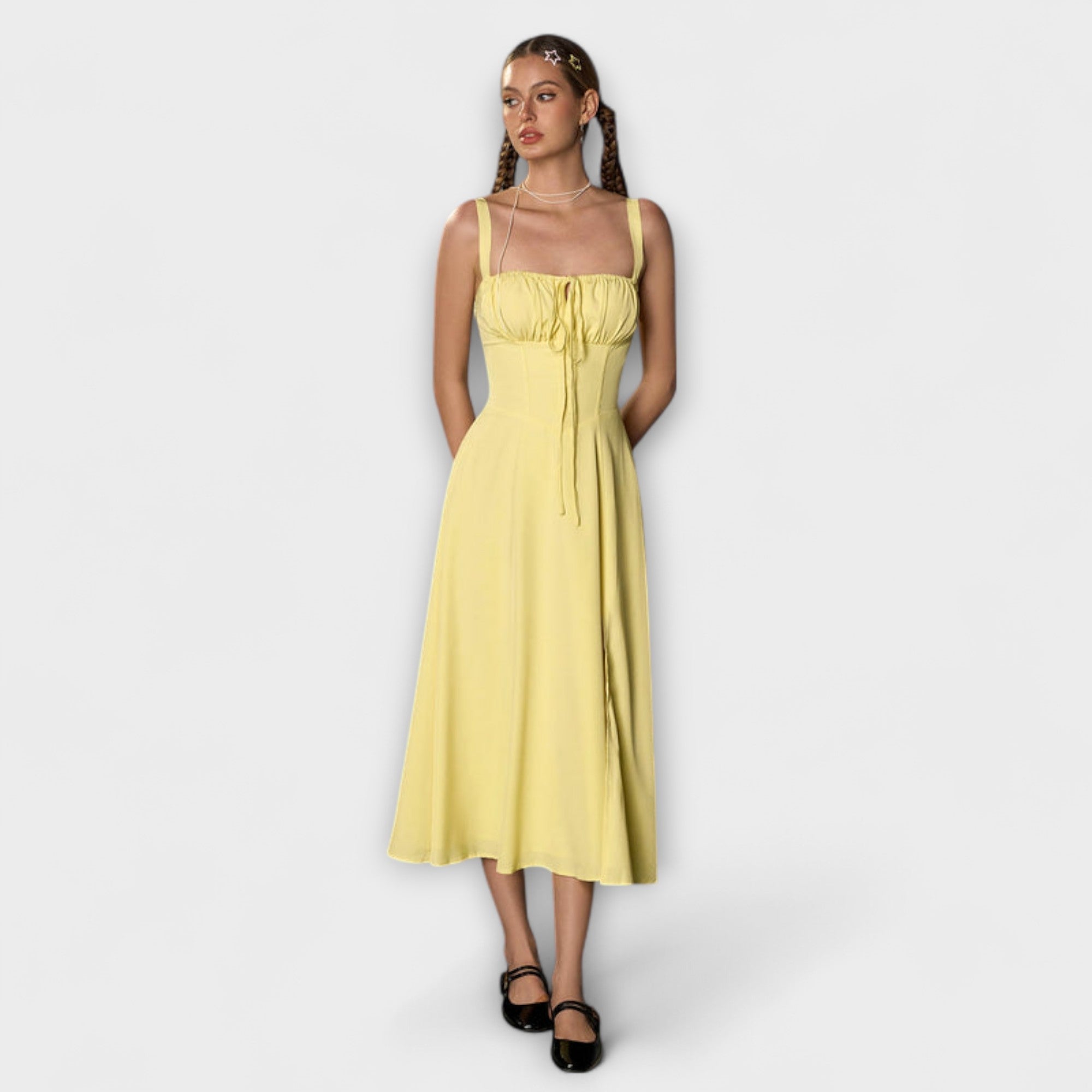 Nada - Haljina s volanima i detaljem proreza