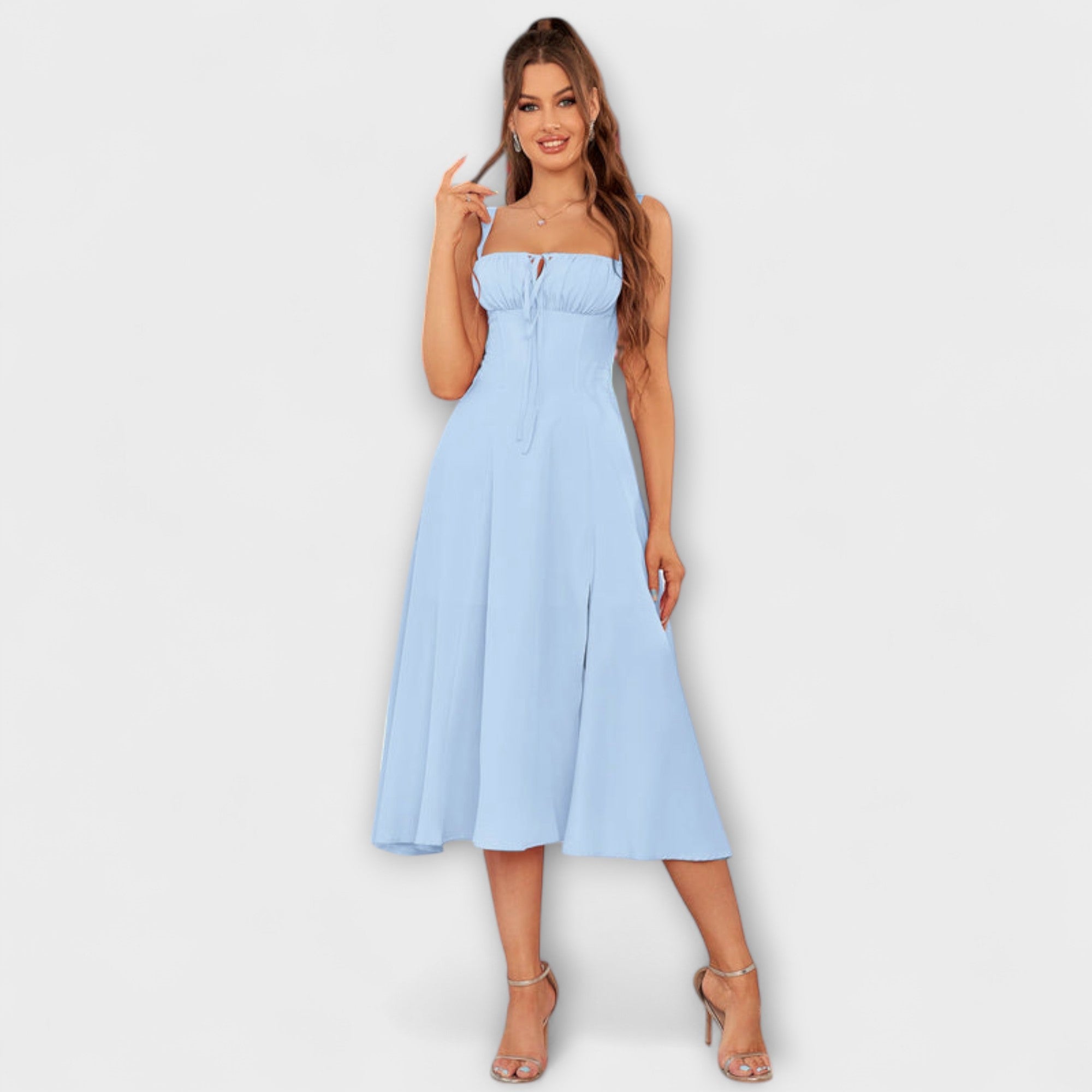 Nada - Haljina s volanima i detaljem proreza