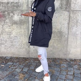 Ležerna jakna s kapuljačom i vezicom u uzorku slova