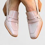 Ružne lakirane cipele Sasha s kvadratnim prstima i visokim potpeticama